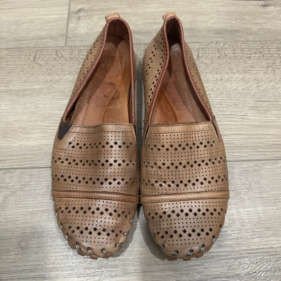 Spring Step Shoes - SPRING STEP Freida Leather Laser Cut Loafers Flat Whipstitch Lt Brown Comfort 40